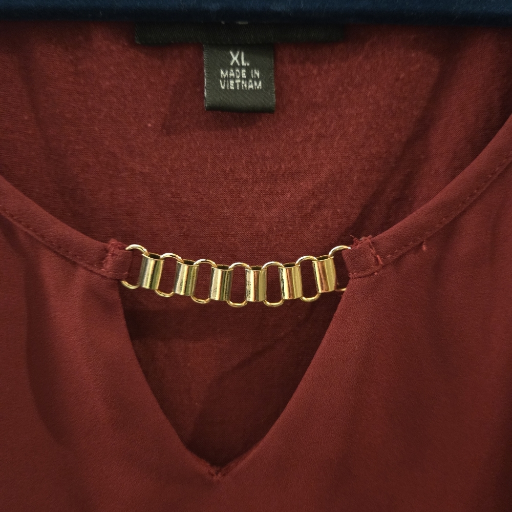 Elegant Burgundy Women's Top - Picture 6 of 12